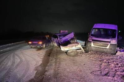 На трассе в Башкирии столкнулись автомобиля: пострадали двое взрослых и двое детей - bash.news - Башкирия - район Стерлитамакский