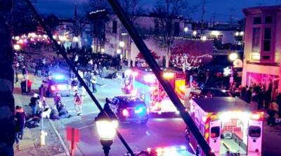 В США на рождественском параде внедорожник въехал в толпу людей: есть жертвы - vchaspik.ua - США - Украина - штат Висконсин