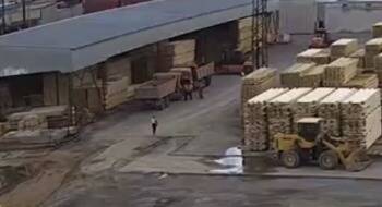 Появилось видео наезда погрузчика на харовчанина - vologda-poisk.ru - Россия - Вологодская обл.