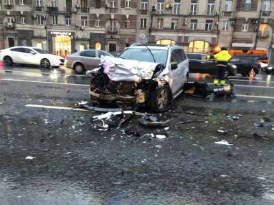 В депздраве Москвы отказались назвать количество пострадавших в ДТП на Кутузовском - znak.com - Москва