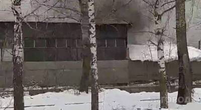 В Новочебоксарске на территории бывшего завода случился пожар в ангаре: "Видимо, КамАЗ какой-то горит" - pg21.ru - Новочебоксарск - Камаз