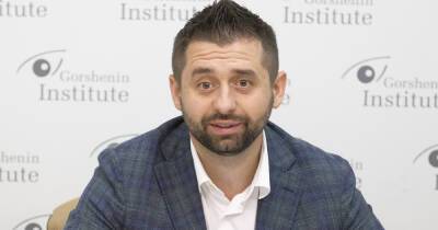 Владимир Зеленский - Давид Арахамия - Ирина Верещук - Андрей Ермак - Иван Баканов - Савик Шустер - Алексей Сухачев - Арахамия – классический пример недоразвитого политика. Я бы ему запретил слово "демократия", - Шустер - dsnews.ua - Украина