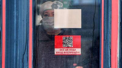 В Казани из транспорта высадили почти 800 человек без QR-кодов - iz.ru - Израиль - Казань