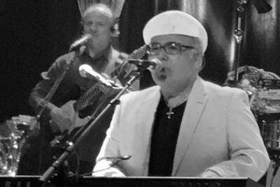 Элтон Джон - Умер музыкант Beach Boys и бэк-вокалист Элтона Джона - lenta.ru - США - Манила