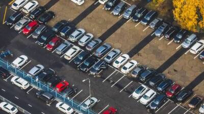 Свыше двух тысяч фирм контролируют траты на автостоянки через «Московский паркинг» - vm.ru