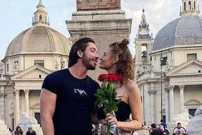 Учительница обманом уехала в отпуск и попалась из-за фотографий в Facebook - lenta.ru - Англия - Италия - Шотландия - Рим
