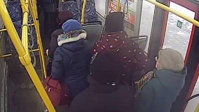 Первый российский регион ввел QR-коды на общественном транспорте - 1tv.ru - Россия