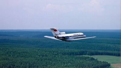 Пассажирский самолет Як-40 совершил аварийную посадку на Камчатке - 5-tv.ru - Камчатский край - Петропавловск