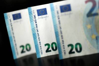 Доллар и евро растут на торгах "Московской биржи" - smartmoney.one - Москва - США - Reuters