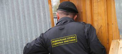 Житель Карелии вернул долг, чтобы приставы не продали его родной дом с семьей - stolicaonego.ru - республика Карелия