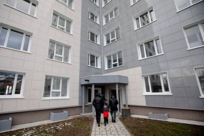 Сергей Надсадин - Пять семей из сгоревшего дома на Мира осматривают новое жилье - sakhalin.info
