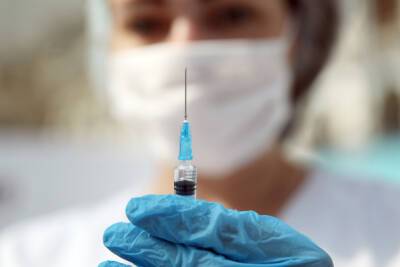 Евгений Комаровский - Комаровский заявил, что невозможно выявить аллергию на вакцину до прививки - mk.ru