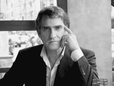 Валерий Гаркалин - Гроб с телом артиста Гаркалина вынесли из ГИТИСа под аплодисменты и крики «Гаркалинцы!» - rosbalt.ru - Москва - Россия