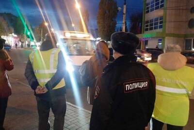 Воронежские водители общественного транспорта не имеют права высаживать пассажиров без маски - vrn.mk.ru - Воронежская обл.