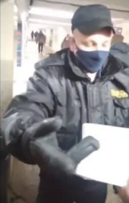 Охрана гоняет нижегородских активистов с мест сбора подписей против QR-кодов - vgoroden.ru - Нижний Новгород