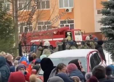 Семиклассники в Уфе запустили петарду в спортзале и подожгли школу - province.ru - Россия - Башкирия - Уфа