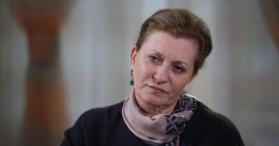 Анна Попова - Попова: Снимать ограничения из-за COVID-19 категорически рано - ren.tv - Россия