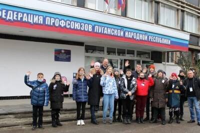 Дети из ЛНР отправились на отдых в Россию: ФОТО - mk.ru - Россия - ДНР - ЛНР