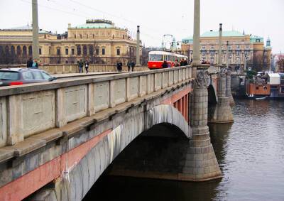 Для транспорта на пять дней закроют Манесов мост в центре Праги - vinegret.cz - Чехия - Прага