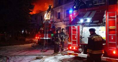 Пожар охватил склад на площади 1000 "квадратов" в Пензе - ren.tv - Пенза