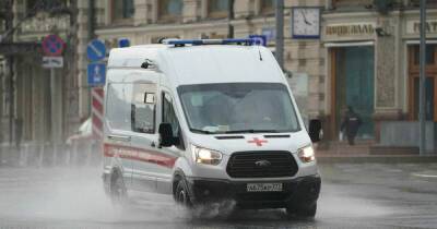 Скорая помощь перевернулась в центре Москвы, есть пострадавшие - ren.tv - Москва - Санкт-Петербург