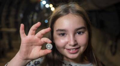 11-летняя девочка нашла в Иерусалиме редчайшую монету I века - lenta.ua - Украина - Рим - Иерусалим - Иерусалим
