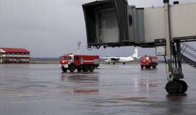 В аэропорт Тобольска прибыли машины МЧС и скорой помощи - nashgorod.ru - Москва - Тобольск