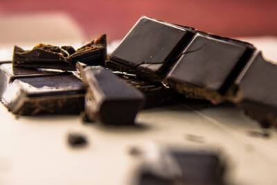 Майкл Мосли - Диетолог посоветовал желающим похудеть запастись темным шоколадом - lenta.ru - Англия