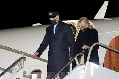 Джо Байден - Джен Псаки - Байден ушел на каникулы - lenta.ru - США - Boston - шт. Массачусетс