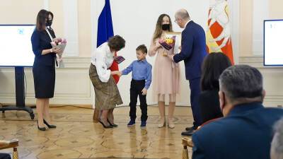В Челябинской области наградили ребенка, спасшего брата из пожара - tvc.ru - Челябинская обл. - Челябинск