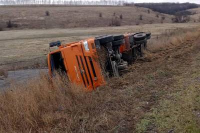 «Лада Калина» опрокинула КамАЗ на трассе в Воронежской области - vrn.mk.ru - Воронеж - Воронежская обл. - Луганск - Камаз