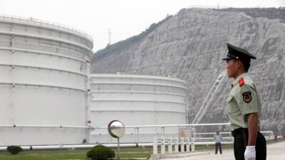 Чжао Лицзянь - В КНР заявили о готовности использовать нефть из национальных резервов - russian.rt.com - Китай - США