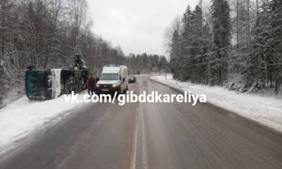Автобус с туристами опрокинулся на трассе в Карелии: есть пострадавшие - gubdaily.ru - Сортавала - республика Карелия