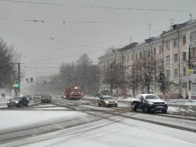 Водителей Тверской области просят быть внимательнее в условиях снегопада - afanasy.biz - Тверь - Тверская обл.