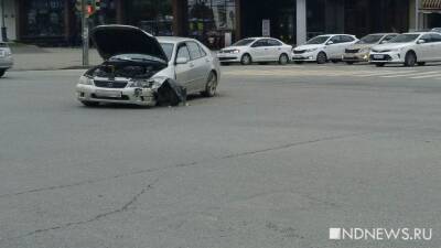 Более 800 дорожных аварий случилось в Екатеринбурге в 2021 году - newdaynews.ru - Екатеринбург