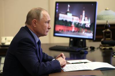 Владимир Путин - Путин: вакцинация от COVID-19 должна быть без навязываний - mk.ru - Россия