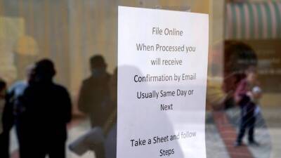 Число новых заявок на пособие по безработице в США упало до минимума за последние 52 года - golos-ameriki.ru - США