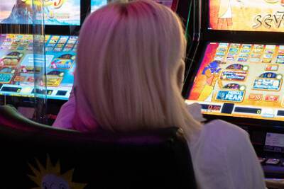 Женщина похитила у работодателя 50 миллионов рублей и спустила на азартные игры - lenta.ru - Australia