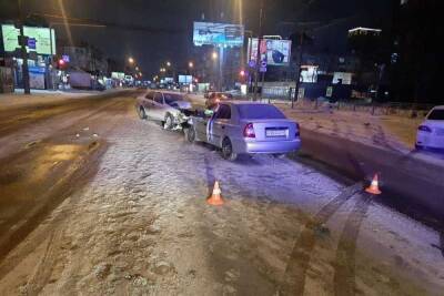 Два 24-летних водителя пострадали в ДТП ночью в Новосибирске - novos.mk.ru - Новосибирск