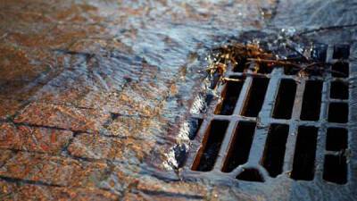 В Челябинске с новой дороги украли 35 решеток ливневой канализации - nakanune.ru - Челябинск