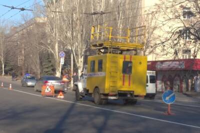 В Донецке упавшая троллея повредила автомобиль: ФОТО - mk.ru - ДНР - Донецк