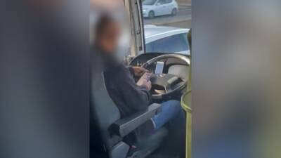 "Мама, мне страшно": водитель автобуса вез детей и переписывался по телефону - vesty.co.il - Израиль