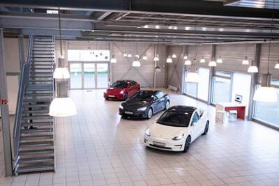 На автомобилях Tesla принудительно включили видеорегистратор - lenta.ru