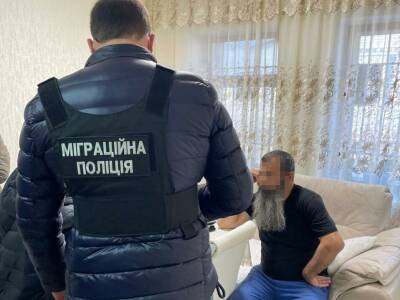 Заключали фиктивные браки с украинками. Полиция ликвидировала схему легализации иностранцев - gordonua.com - Украина