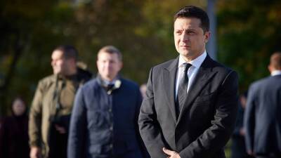 Владимир Зеленский - Олег Ляшко - Михаил Подоляк - На Украине опровергли данные о введении Зеленским военного положения - vm.ru - Россия - Украина