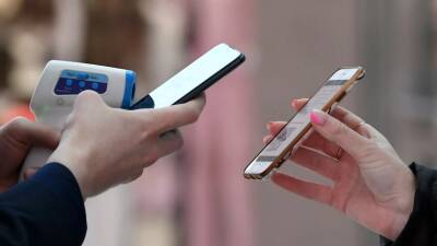 В Петербурге перенесли сроки введения QR-кодов для посещения общепита и ряда магазинов - russian.rt.com - Санкт-Петербург - респ. Дагестан