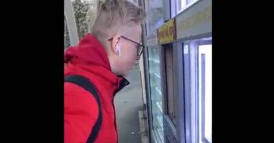 В Днепре тиктокер ради хайпа заплевал продавца в киоске - kp.ua - Украина