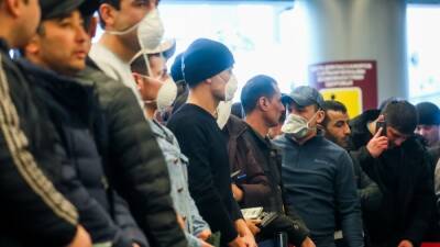 В Москве у посольства Таджикистана собрались сотни человек - svoboda.org - Москва - Таджикистан