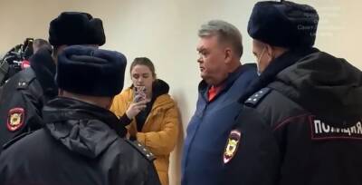 Александр Ильин - Ранее жестко задержанный за отказ надеть маску мужчина, не стал этого делать и на заседании суда - ivbg.ru - Россия - Украина - Санкт-Петербург - Петербург