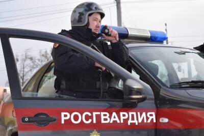 Сотрудники Росгвардии помогли москвичу, у которого начался приступ заболевания - vm.ru - Москва